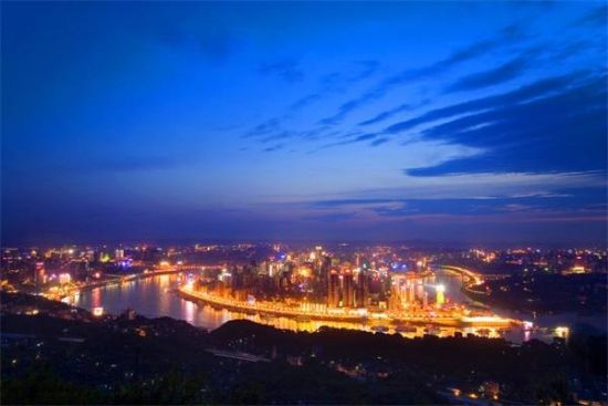 山城雾都，作家眼中的重庆繁华与宁静